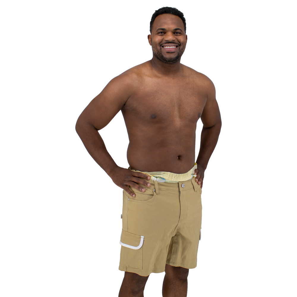 Guys wearing 2025 cargo shorts